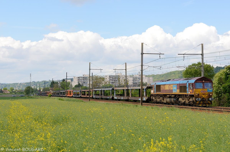 Class 66235 "OFP Atlantique" at Beynost.