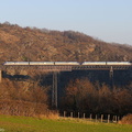 Une UM d'X72500 sur le viaduc de Rouzat.