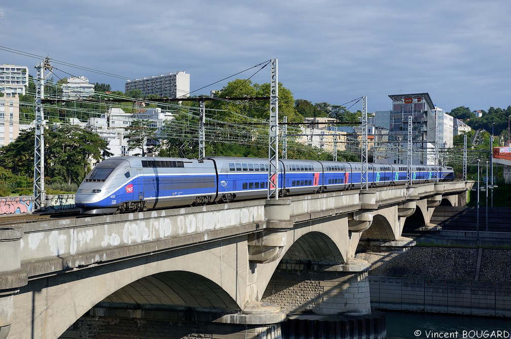 Le TGV Duplex 4727 à Lyon.