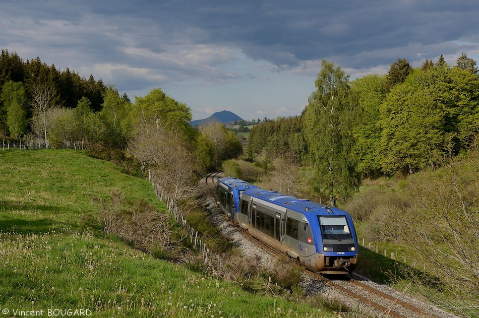 Les X73782 et X73786 près de St Julien-Puy-Lavèze.