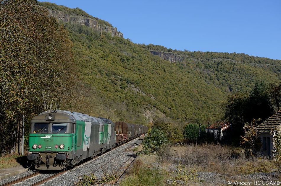 Les BB67453 et BB67579 près de Blesle.