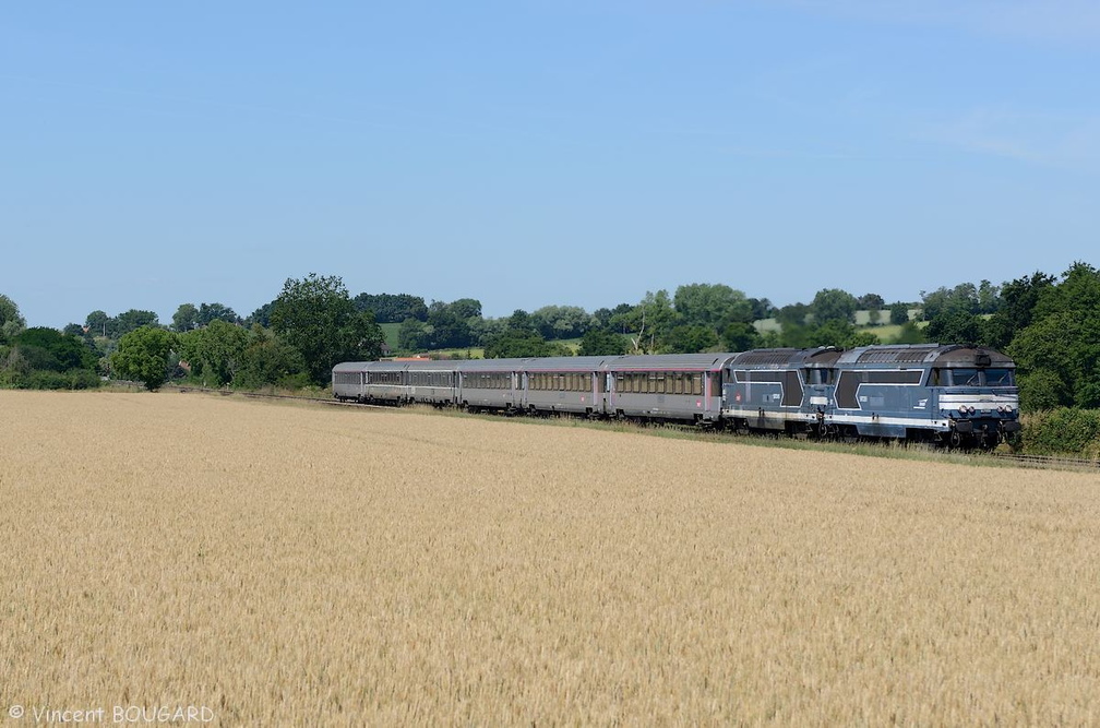 Les BB67351 et BB67345 près de Seuillet.