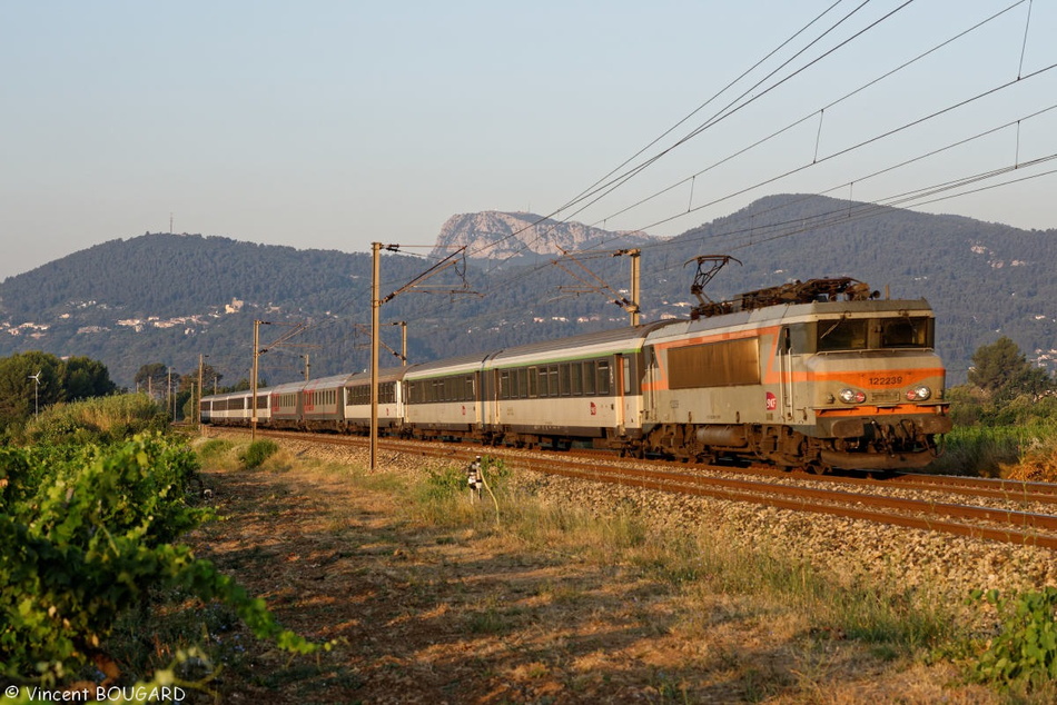 La BB22239 près de Cuers.